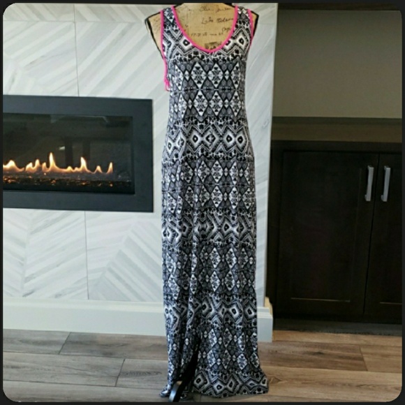 Eyeshadow Dresses & Skirts - Eyeshadow maxi dress black white pink sleeveless tank style geometric Size Large